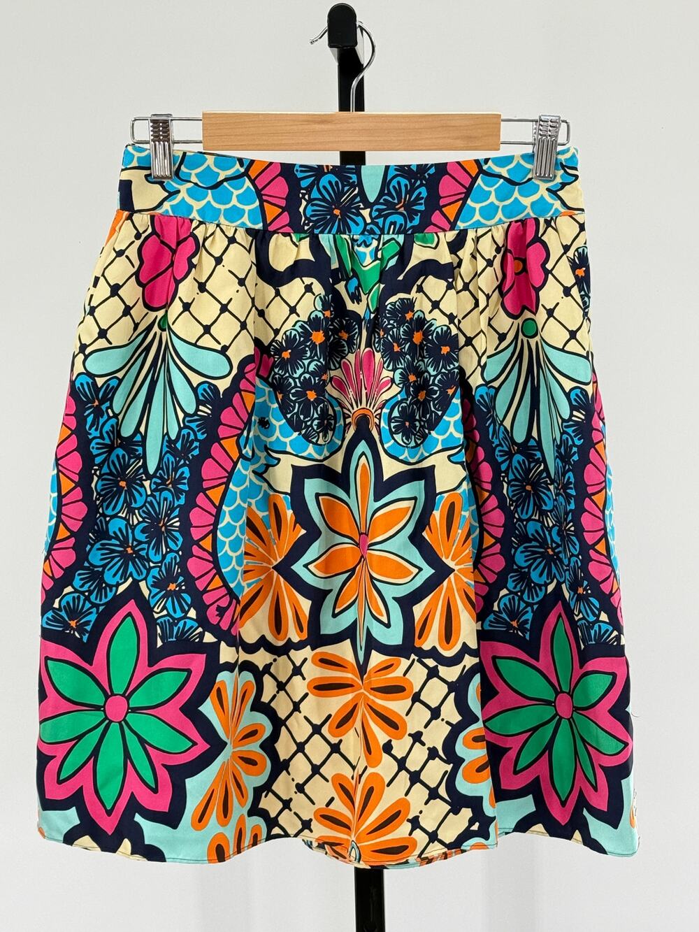 Lilly Pulitzer Silk Floral Knee Length 4 Skirt Coastal Feminine Tropical
